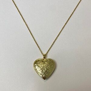 Stainless Steel Gold Heart Locket Necklace!